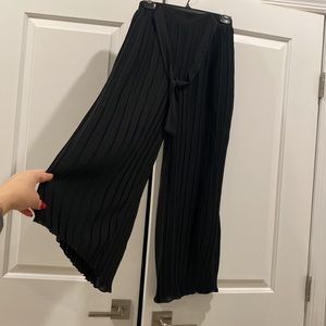 Pleated Wide Legged Pants